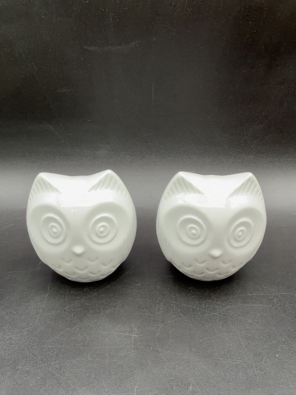 White Ceramic Owl Salt Pepper Shakers Pair Retro Spiral Eyes Kitchen Decor